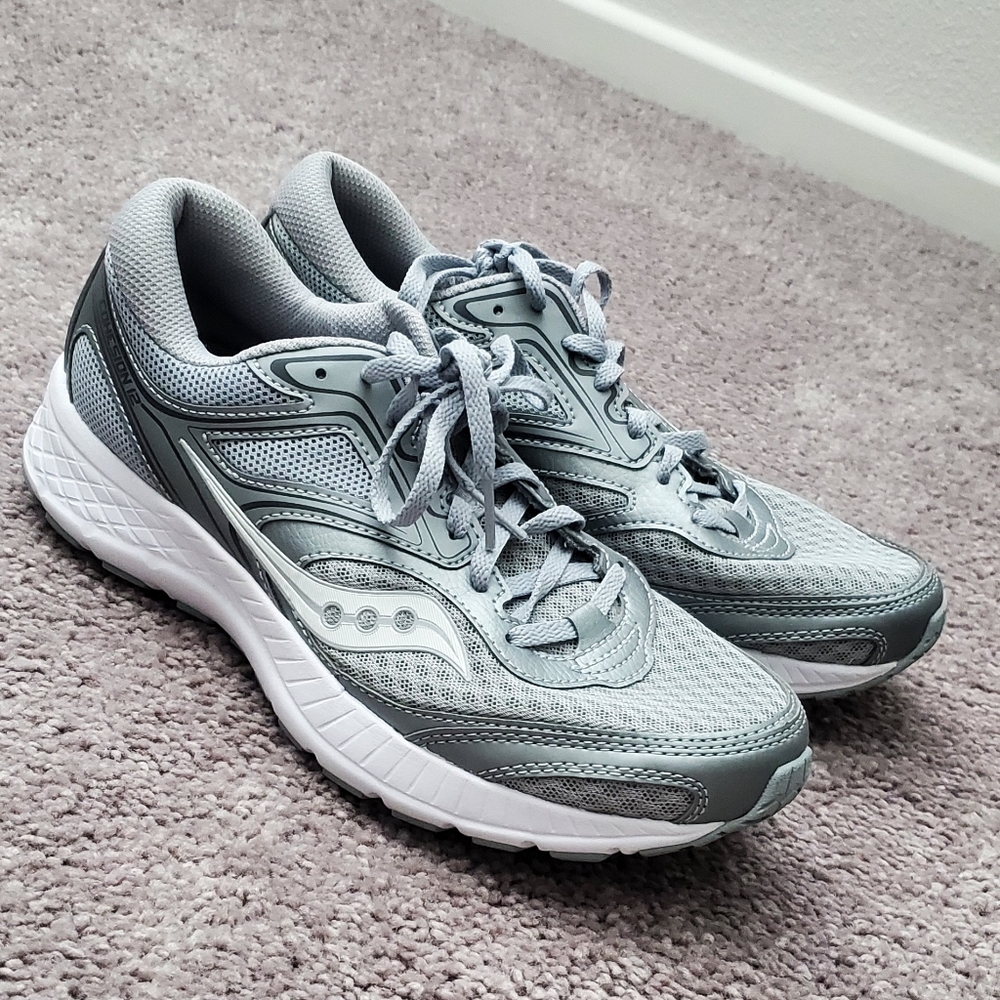 NWOT Saucony women's running shoes